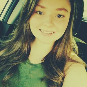 Meet your Posher, Adryenne